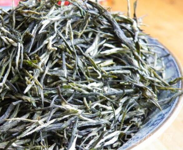 狮口银牙茶产于产于湘西土家族苗族自治州茶场茶叶专业户.